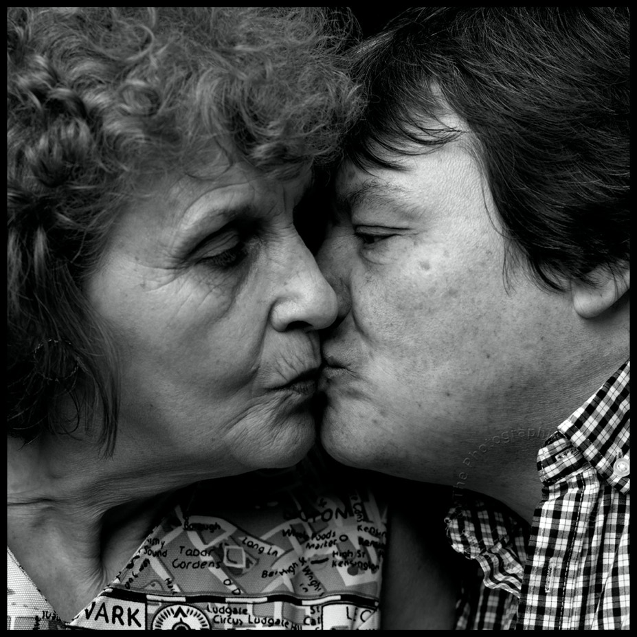 portrait photography Angie+Barbara kissing
